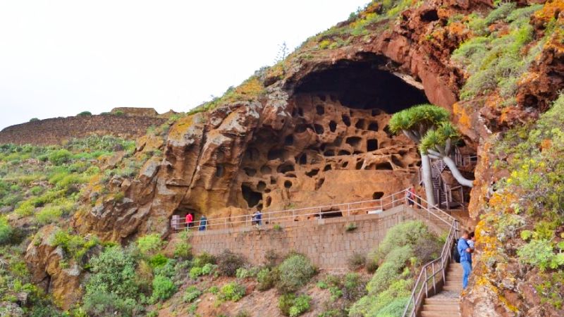 gran-canaria--malebna-mestecka-a-tajemstvi-skalnich-domu-kanarskych-ostrovu